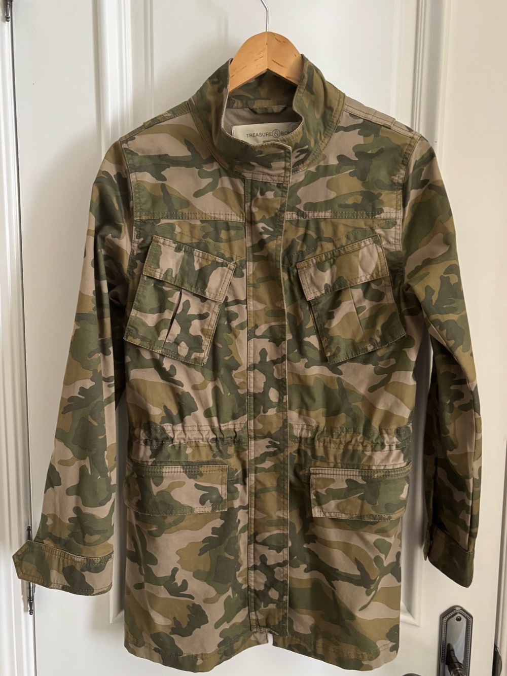 Treasure & Bond Women’s Camouflage Utility Jean Jacket - Green & Tan